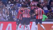Foto ilustrativa de la nota titulada: El portero Raúl Rangel ataja un penalti de último minuto para que Chivas se imponga 3-2 a Monterrey