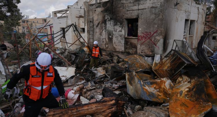 Irán advierte que impondrá el "cierre total" de Ormuz si EU ataca sus centrales eléctricas