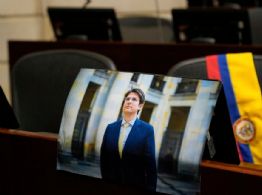 Colombia emite órdenes de arresto contra miembros de un grupo rebelde por asesinato de Miguel Uribe