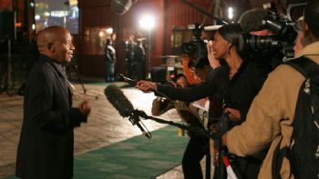 Compositor de cántico de "El Rey León" demanda a comediante por traducción de "El Ciclo de la Vida"