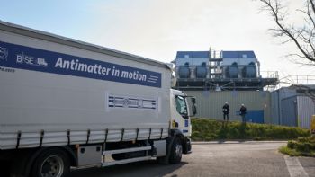 Científicos logran transportar antimateria en un camión por primera vez en la historia