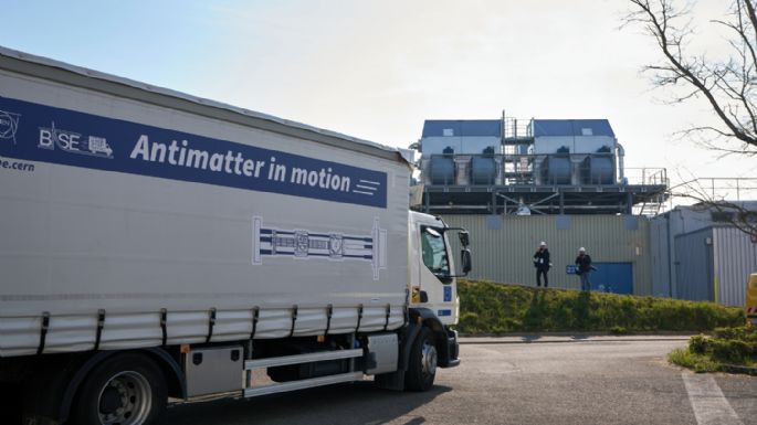 Científicos logran transportar antimateria en un camión por primera vez en la historia