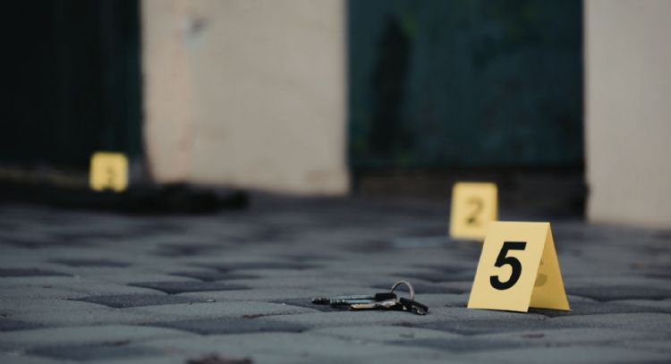 Hombre sin brazos ni piernas es acusado de homicidio con arma de fuego dentro de un vehículo