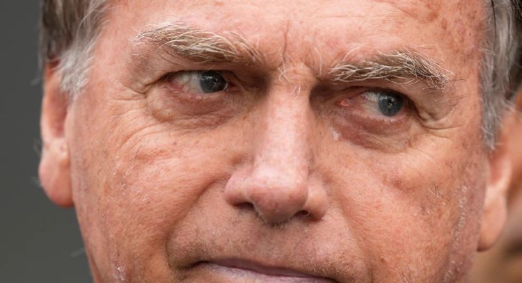 Otorgan prisión domiciliaria a Bolsonaro debido a problemas de salud