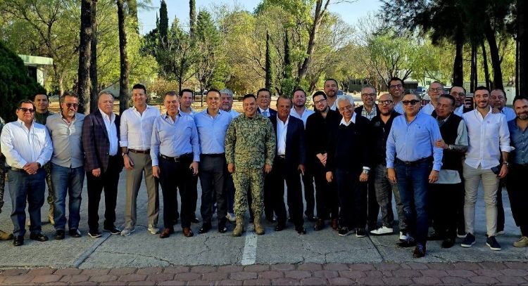 Excluyen a mujeres periodistas de reunión en zona militar de Querétaro; exigen equidad