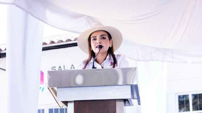 Grecia Quiroz acude al Senado; morenistas la reciben a gritos