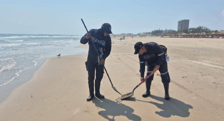 Aparecen restos de hidrocarburos en Playa Miramar, en Tamaulipas
