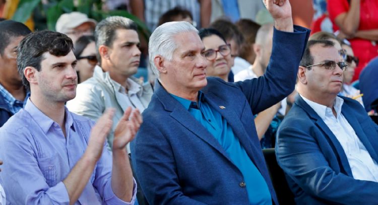 Díaz-Canel dice que conversaciones con EU incluyen a Raúl Castro