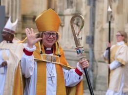 Exenfermera oncológica es investida como la primera arzobispa de Canterbury