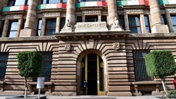 Contra todo pronóstico, Banxico baja la tasa pese a guerra en Medio Oriente y divide a su Junta