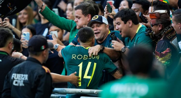 Bolivia remonta y elimina a Surinam en repesca para seguir soñando con su segundo Mundial