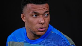 Trasciende que el Real Madrid examinó rodilla equivocada de Mbappé, pero el jugador lo desmiente