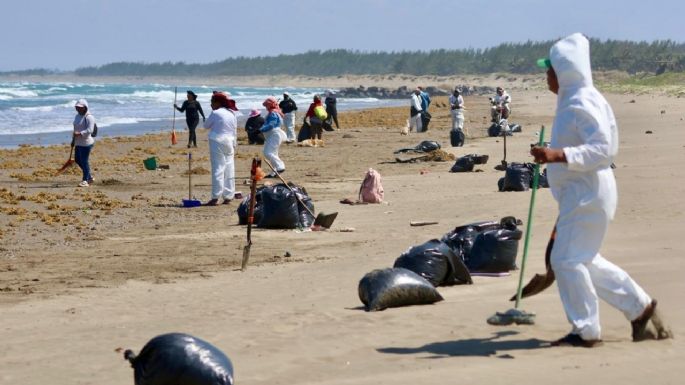 Inacción y versiones contradictorias acusan pescadores tras desastre ambiental en el Golfo de México