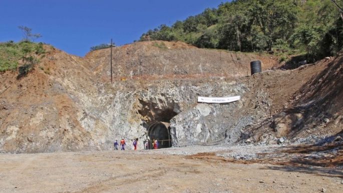 Derrumbe en mina de oro en Rosario, Sinaloa, mantiene atrapados a cuatro mineros