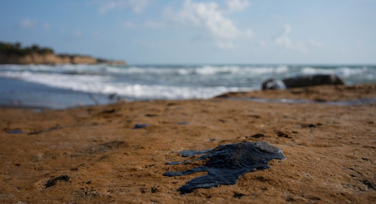 Chapopoteras y un barco son el origen del derrame en el Golfo de México, dicen autoridades