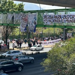 Bloquean Periférico Sur con "mega reta" de futbol contra “Mundial del despojo”