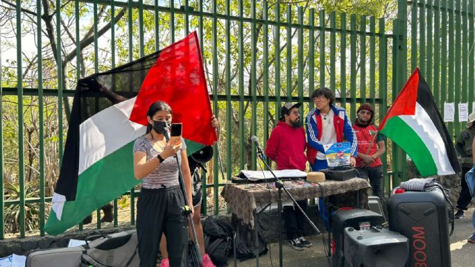 Bloquean Periférico Sur con "mega reta" de futbol contra “Mundial del despojo”