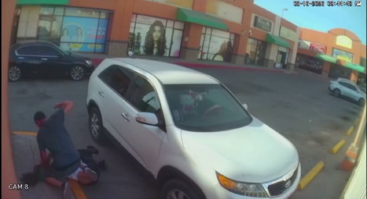 Vinculan a proceso al sujeto que golpeó a su expareja en un centro comercial de Mexicali (Video)