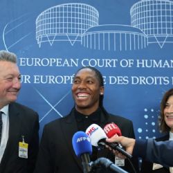 Semenya critica a presidenta del COI tras prohibir participación de atletas transgénero