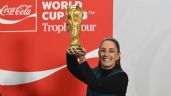 Foto ilustrativa de la nota titulada: Sheinbaum recibe la Copa FIFA a 100 días del Mundial 2026