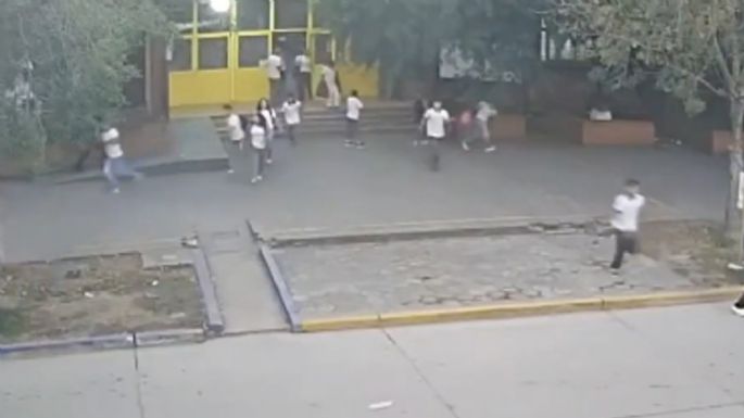 Estudiante de 15 años mata de varios balazos a un compañero de la escuela (Video)