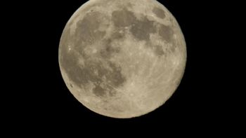 La tripulación de Artemis II de la NASA despega hacia la Luna