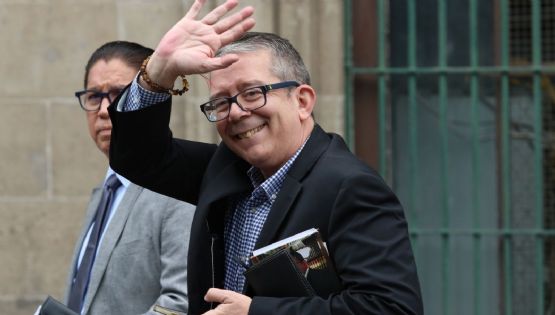 Jenaro Villamil acusa a Salinas Pliego de magnificar polémica sobre la mujer asoleándose en Palacio