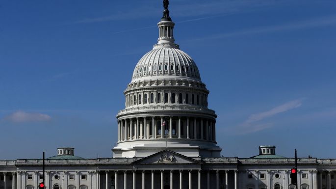 Senado de EU rechaza limitar poderes de guerra de Trump contra Irán