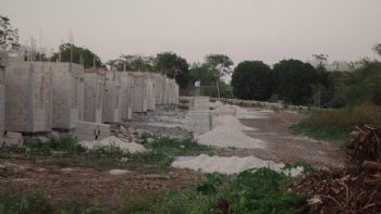 Libros antes que ladrillos: el pueblo maya que rechaza casas de Bienestar por una escuela