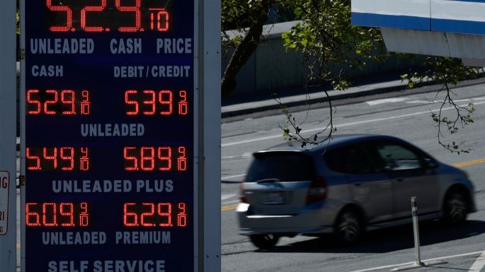 Se disparan precios del petróleo y gasolina mientras guerra de EU contra Irán no cede