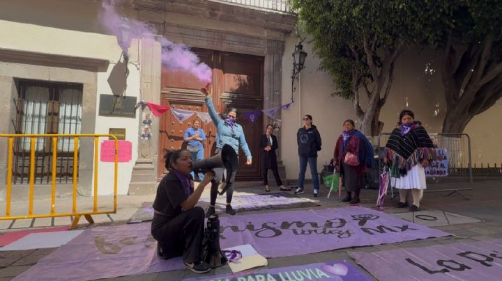 Colectivo de mujeres protesta ante la Secretaría de Gobierno en Querétaro (Video)