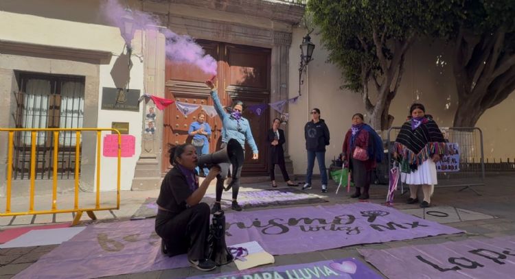 Colectivo de mujeres protesta ante la Secretaría de Gobierno en Querétaro (Video)