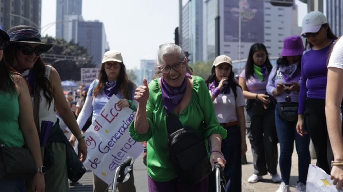 “¡Este día no es de fiesta, es de marcha y de protesta!”: miles se manifiestan en CDMX por el 8M