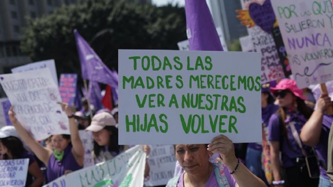 “¡Este día no es de fiesta, es de marcha y de protesta!”: miles se manifiestan en CDMX por el 8M
