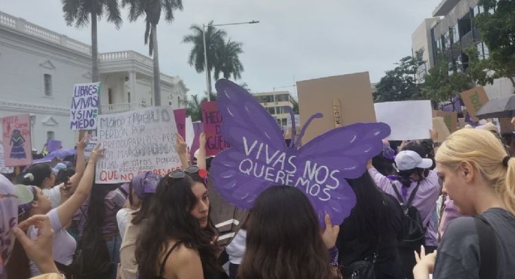 Cientos de mujeres salen a protestar en Culiacán por la violencia y por la defensa de sus derechos