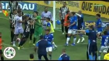 Partido de Cruzeiro vs. Atlético Mineiro terminó con 23 expulsados tras pelea campal (Videos)