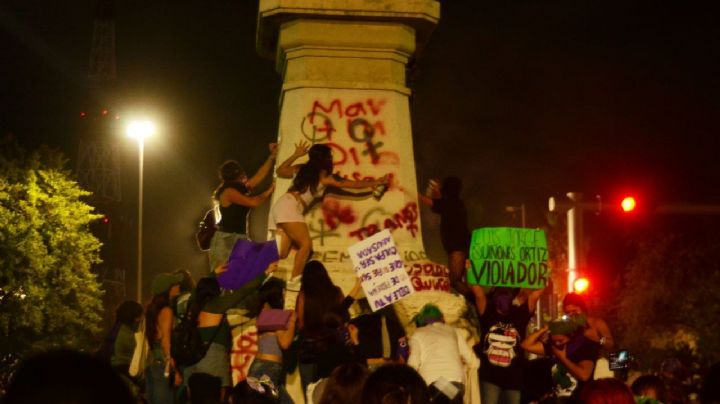 Más de seis mil mujeres marchan en Yucatán por el 8M y toman el Monumento a la Patria (Videos)