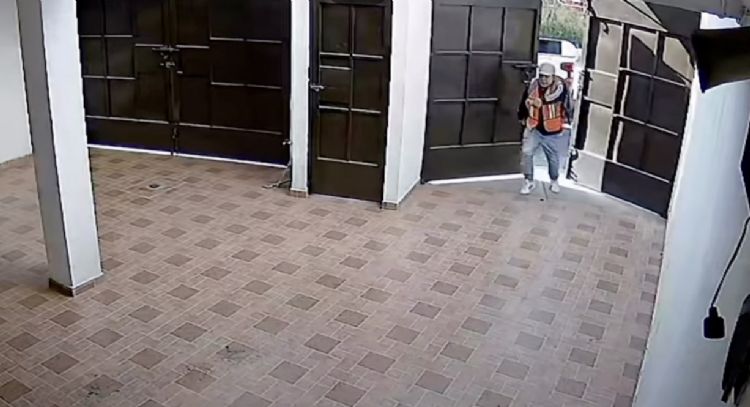 Mujer denuncia robo con violencia y agresión sexual dentro de su casa en Toluca (Video)