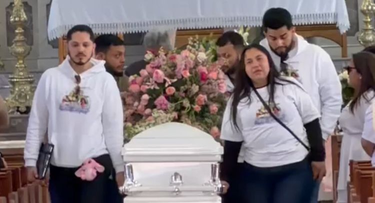 Despiden en Catedral de Ensenada a Franny Aguilar, la niña de 8 años que murió por rickettsiosis