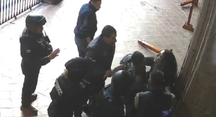 Exigen vincular a exsecretario de Seguridad de Michoacán por agresión a periodista captada en video
