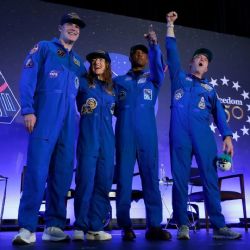 Astronautas de Artemis II regresan de la Luna tras viaje que batió récords