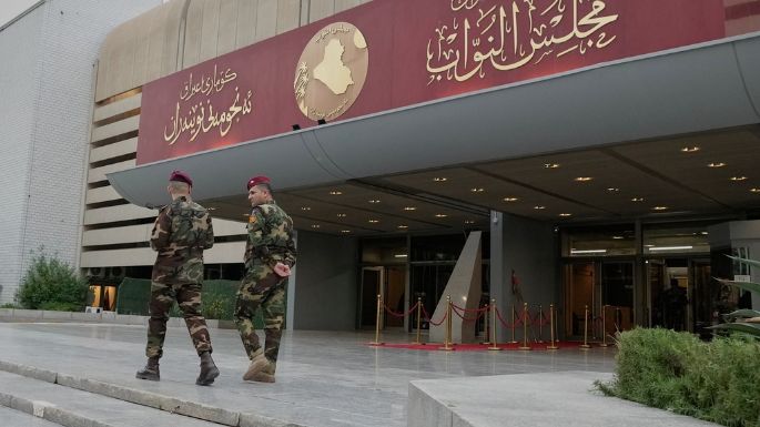 En medio de secuelas de la guerra, Irak elige al kurdo Nizar Amidi como su presidente