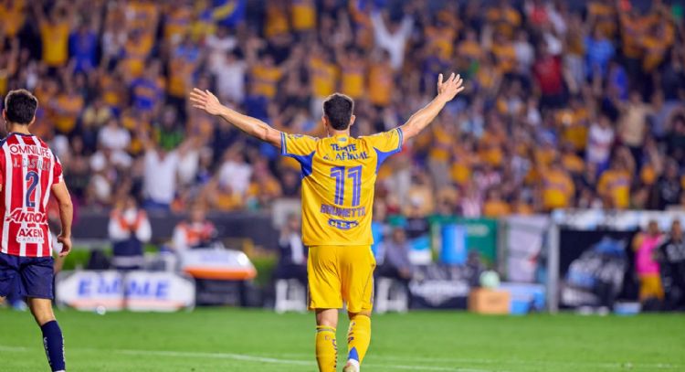 Juan Brunetta y Ángel Correa brillan en la goleada de Tigres 4-1 contra Chivas