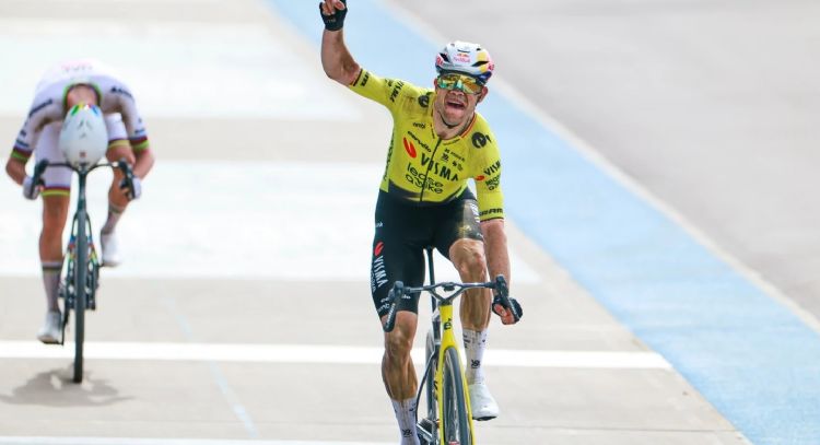 Wout Van Aert supera a Tadej Pogacar en un final dramático para ganar la clásica París-Roubaix