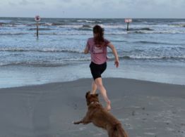 Astronauta de Artemis II se reencuentra con su perrita tras volver a la Tierra (Video)