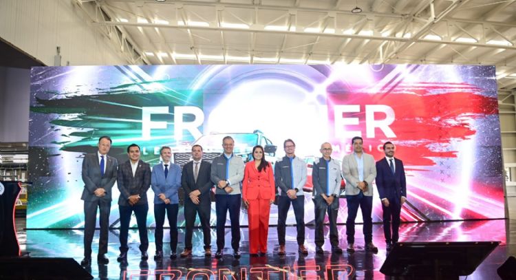 Gobernadora de Aguascalientes encabeza inicio de producción de la nueva Nissan Frontier