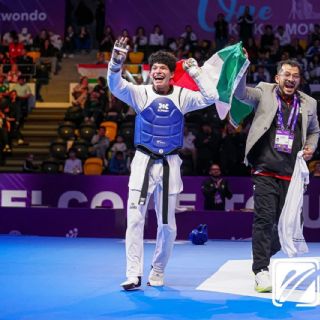 Medallistas mundiales juveniles de taekwondo ganan sin apoyo gubernamental