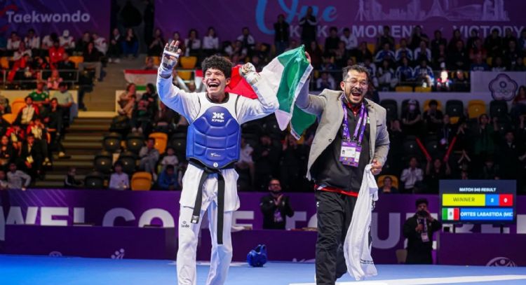 Medallistas mundiales juveniles de taekwondo ganan sin apoyo gubernamental