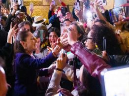 Simpatizantes de Sheinbaum la reciben con música en Barcelona (Video)