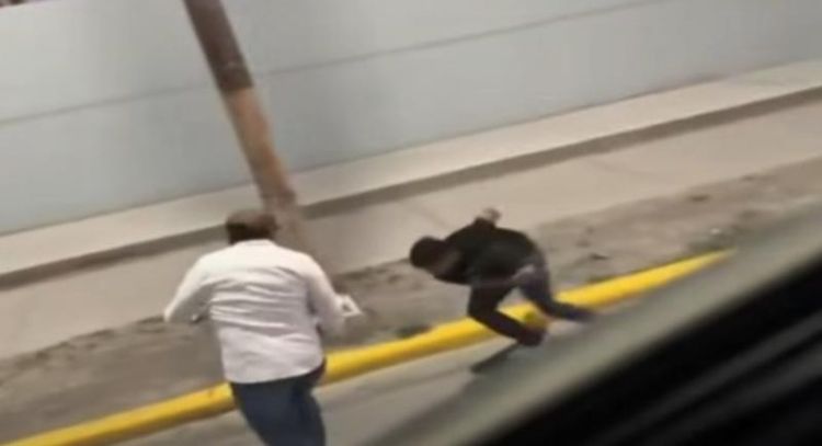 Agreden y persiguen a reportero en plena trasmisión en vivo en Saltillo (Video)